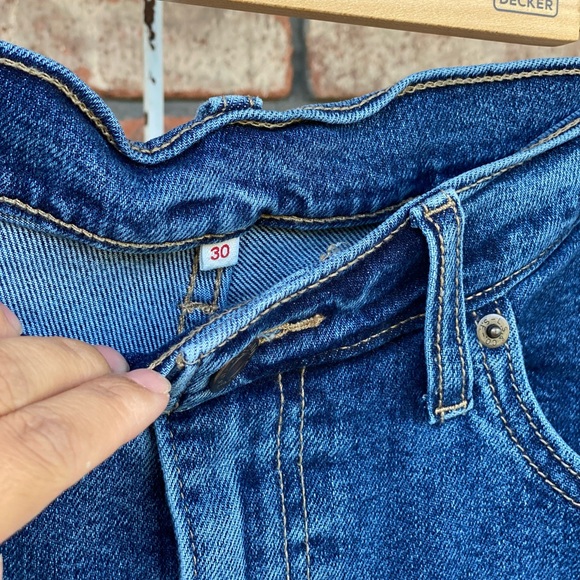 Vintage LEVI jean shorts - Picture 2 of 2